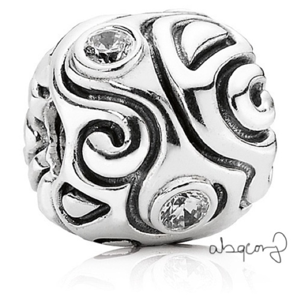EUC Pandora 790869CZ Sterling Silver Large Day Dream Charm w/ Clear Zirconia